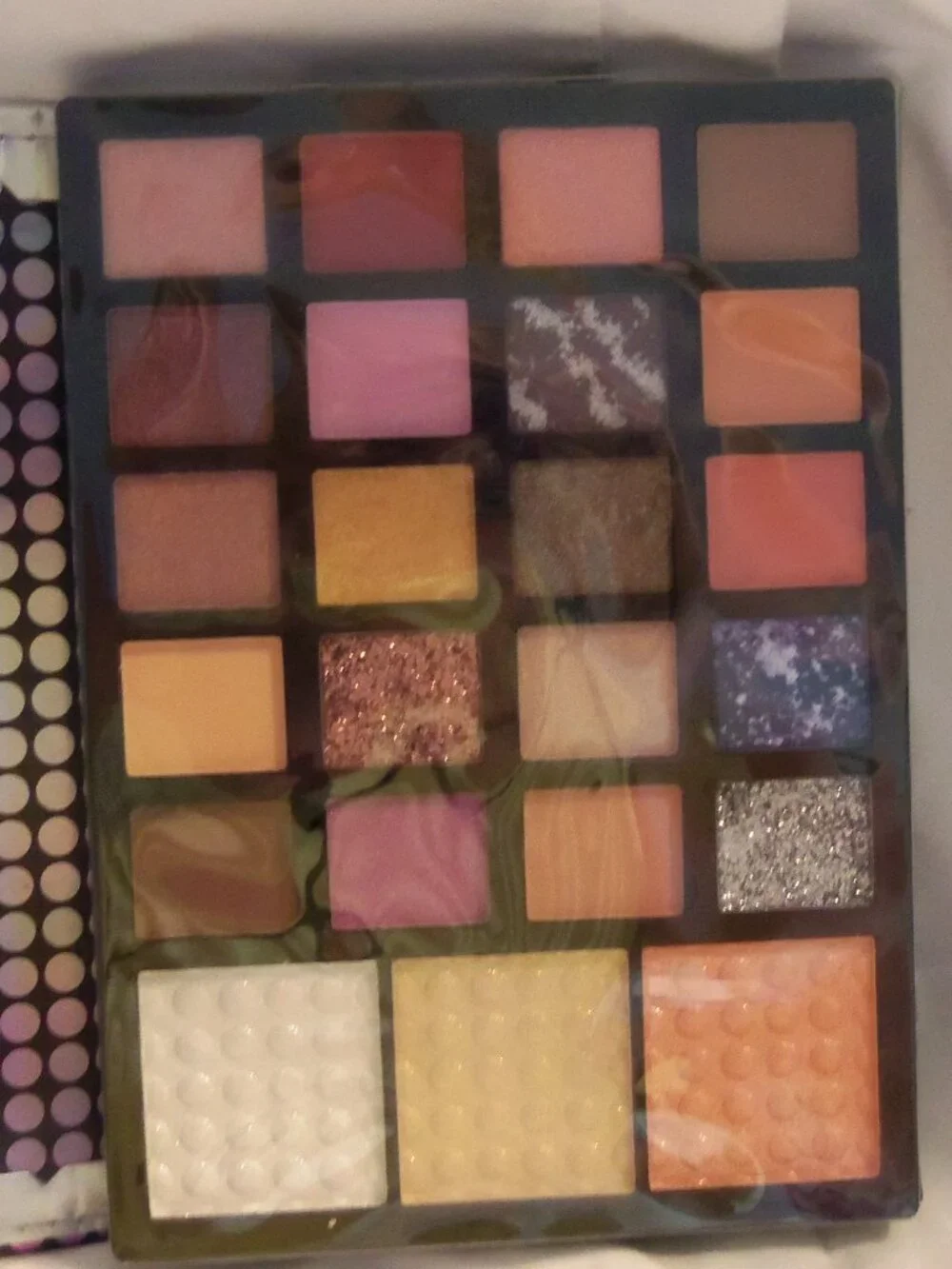 Smoke & Mirrors Dancing Queen 23pc Face & Eye Palette - Eyeshadow / Highlighter